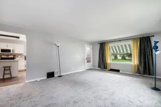 L👀k at this move-in-ready gem! thumbnail 3