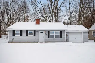 🏡 Charming, remodeled ranch home with 3 bedrooms and 1 bath! 🏡 thumbnail 1