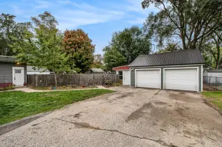 L👀k at this move-in-ready gem! thumbnail 4