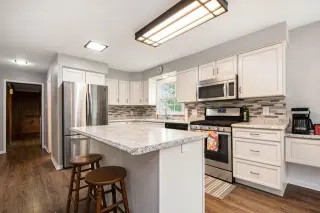L👀k at this move-in-ready gem! thumbnail 15
