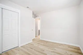 🏡 Charming, remodeled ranch home with 3 bedrooms and 1 bath! 🏡 thumbnail 2