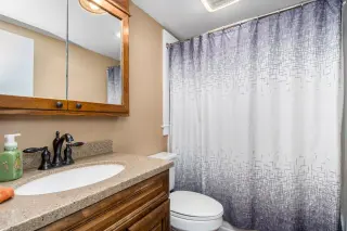 L👀k at this move-in-ready gem! thumbnail 14