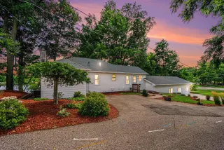 Welcome to your very own lakefront retreat on the shores of Maple Lake! thumbnail 1