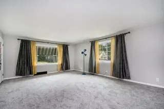 L👀k at this move-in-ready gem! thumbnail 17