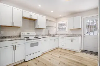 🏡 Charming, remodeled ranch home with 3 bedrooms and 1 bath! 🏡 thumbnail 11